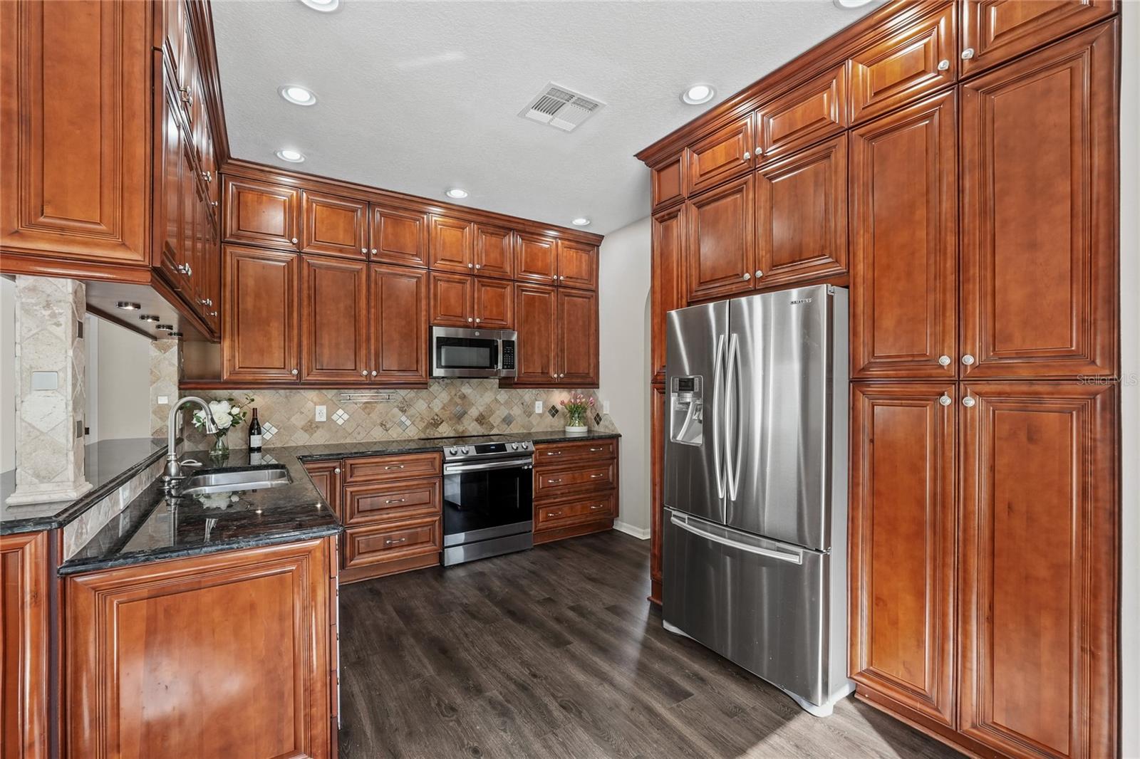 Image 11 of 49 For 13106 Royal George Avenue