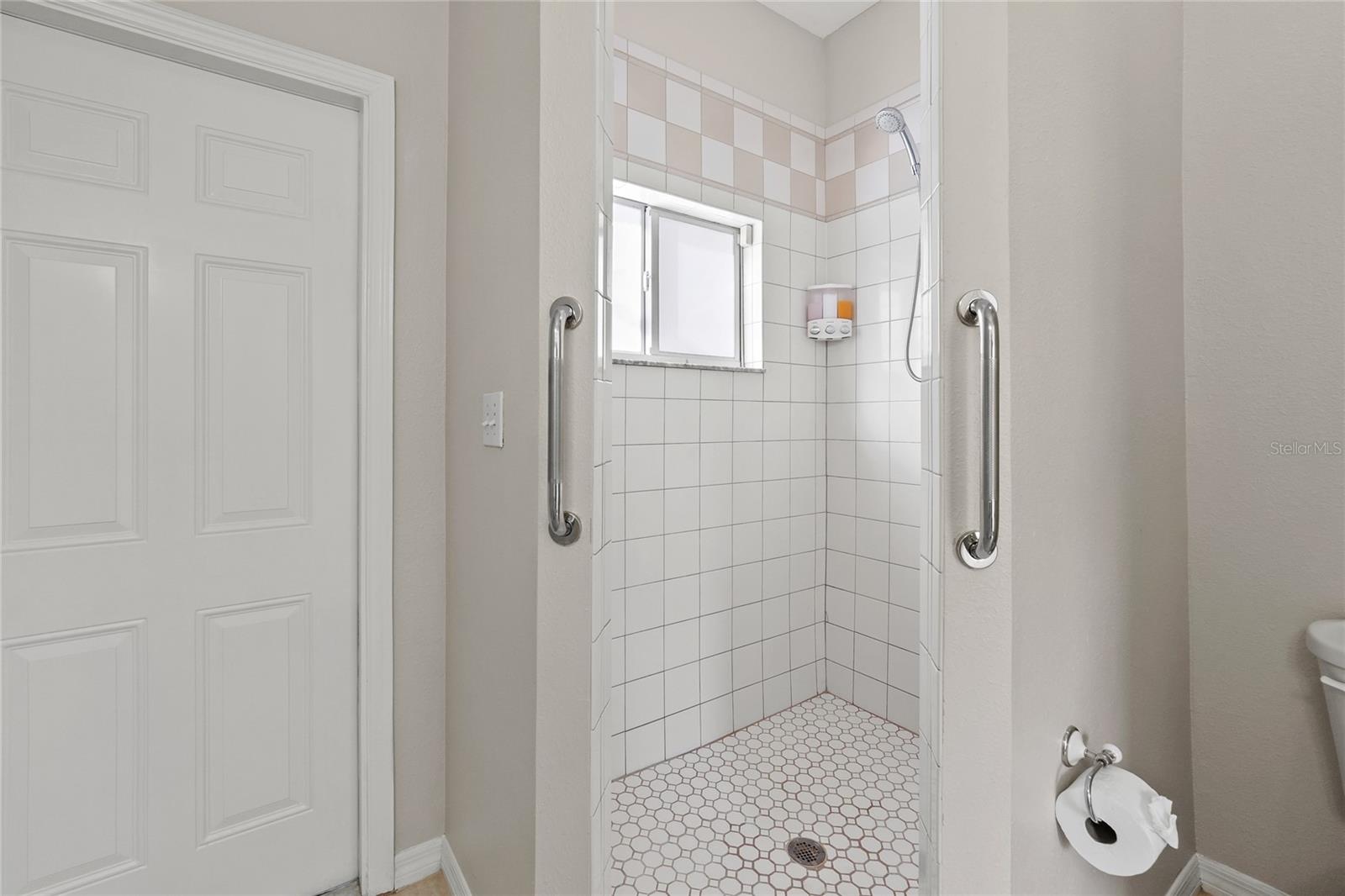 Image 16 of 49 For 13106 Royal George Avenue