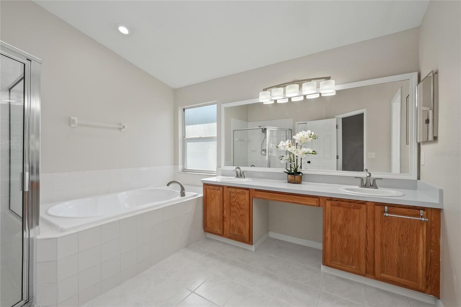 Image 21 of 49 For 13106 Royal George Avenue