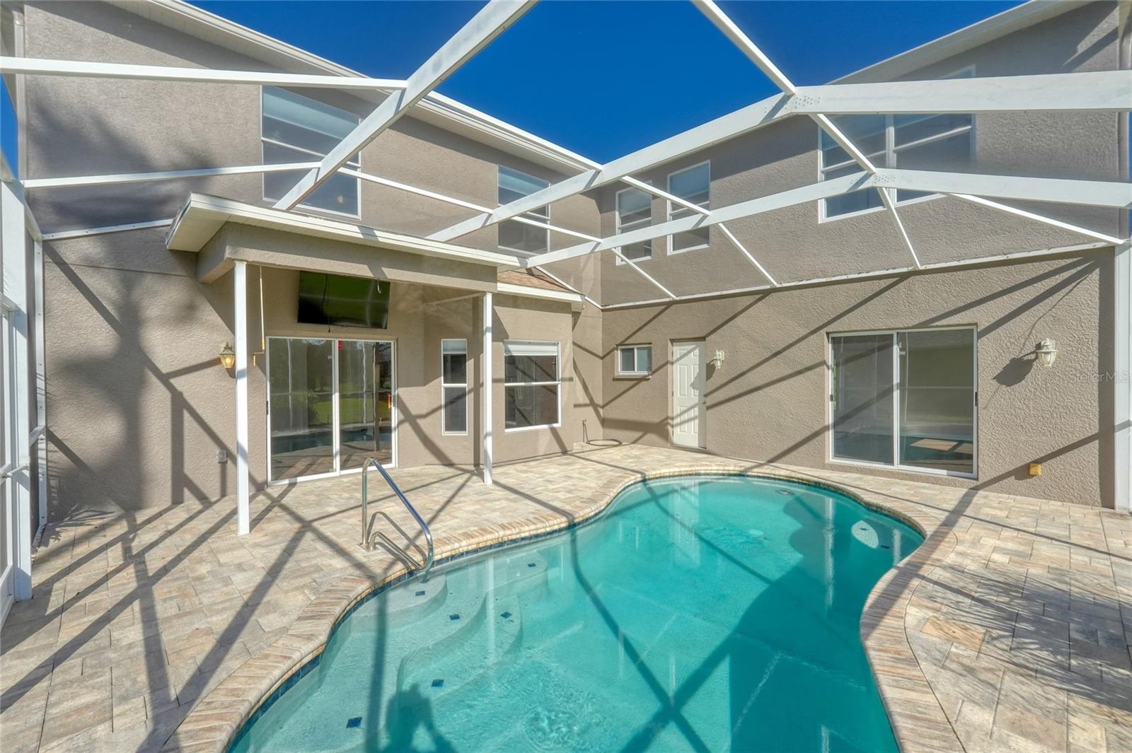 Image 29 of 49 For 13106 Royal George Avenue