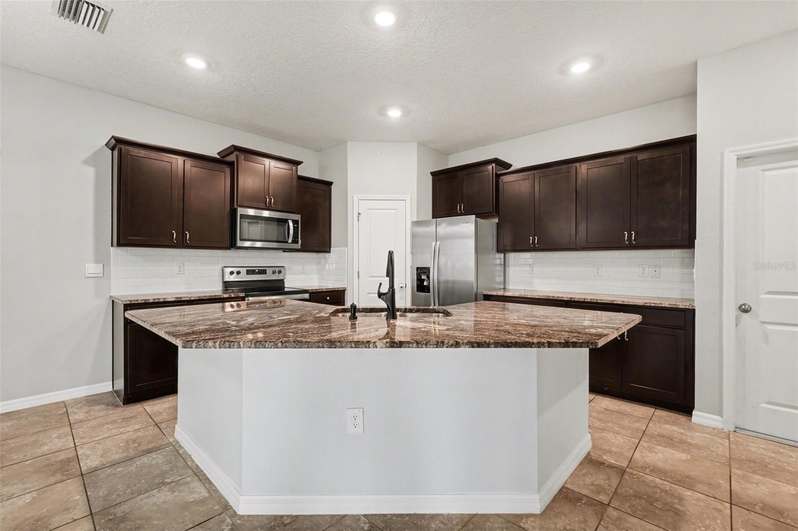 Image 5 of 17 For 31457 Mango Fade Way