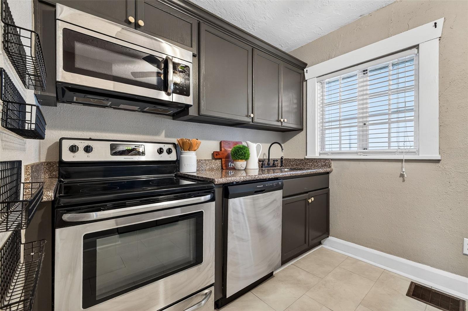 Image 14 of 32 For 2825 3rd Avenue N