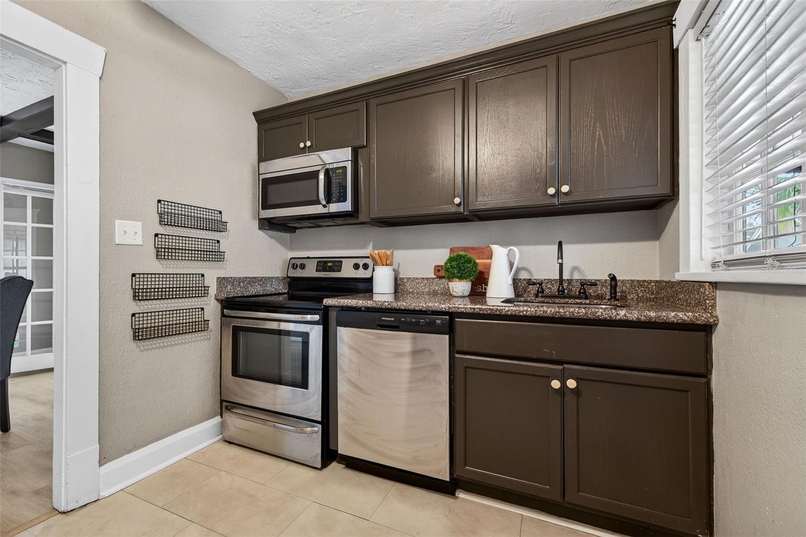 Image 15 of 32 For 2825 3rd Avenue N