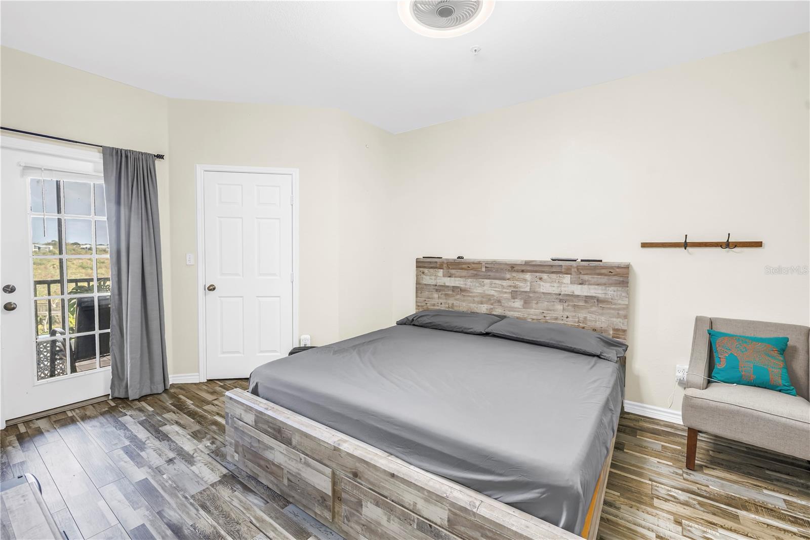 Image 15 of 54 For 4333 Bayside Village Drive 320