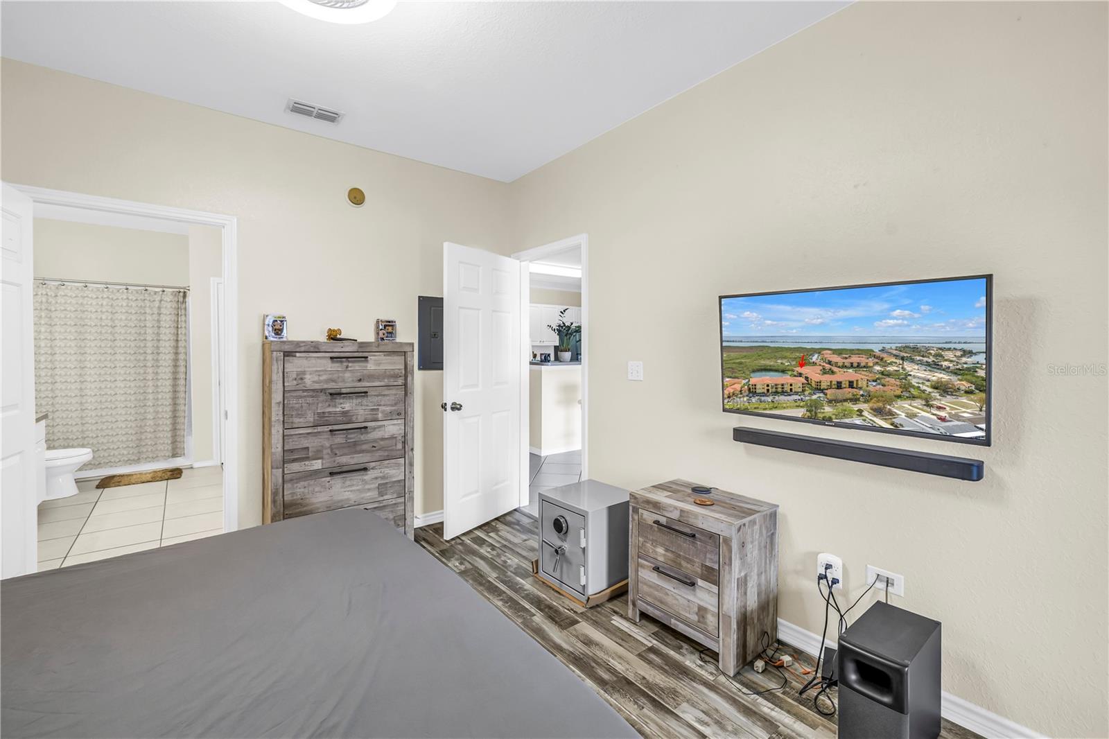 Image 16 of 54 For 4333 Bayside Village Drive 320