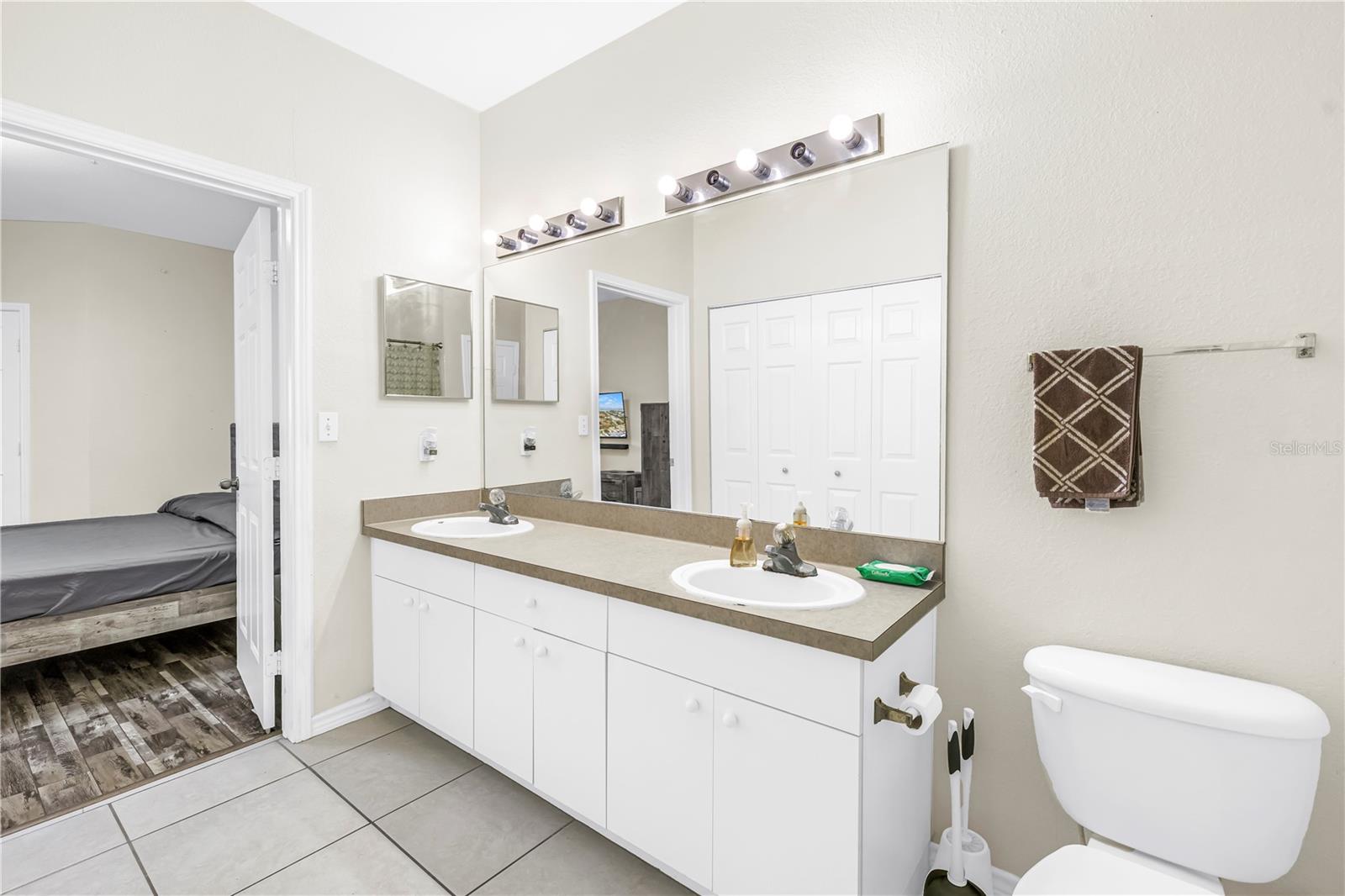 Image 20 of 54 For 4333 Bayside Village Drive 320