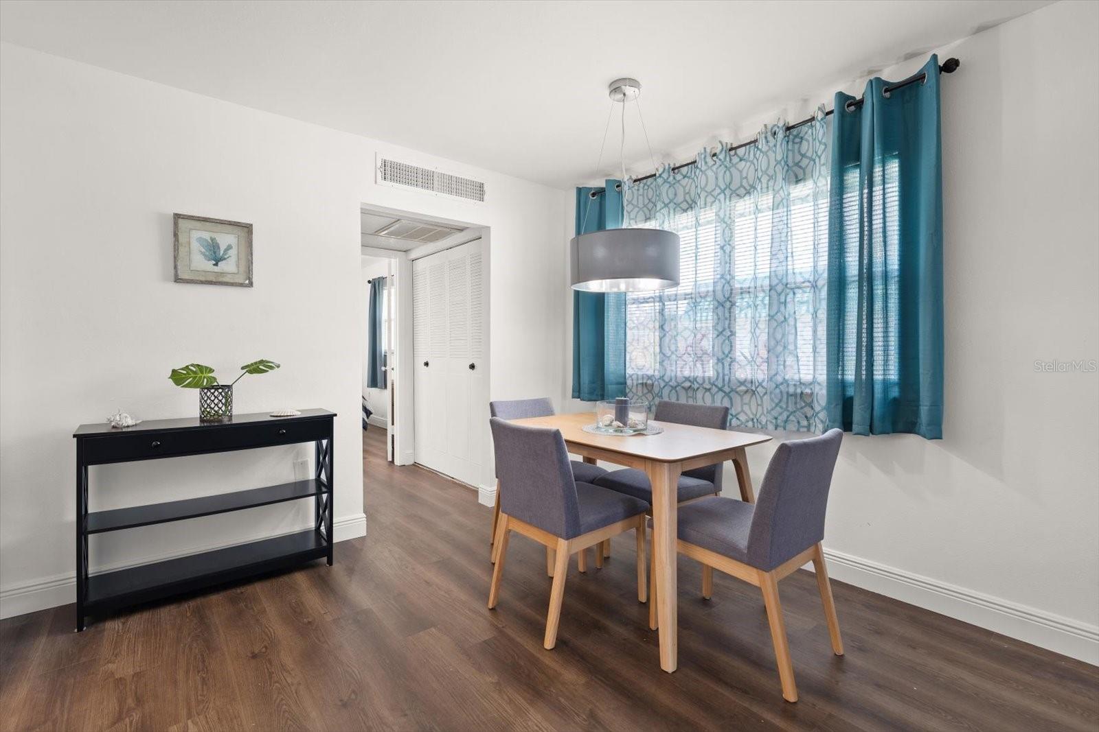 Image 11 of 40 For 205 Kings Boulevard 62