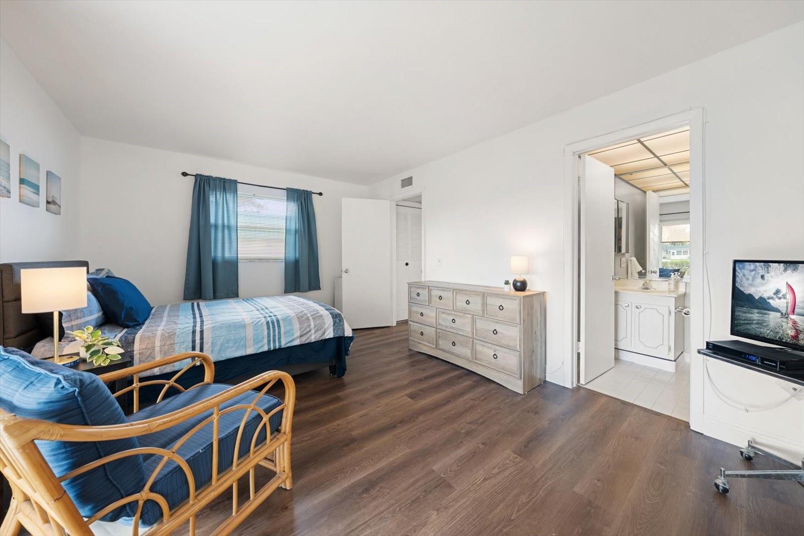 Image 17 of 40 For 205 Kings Boulevard 62