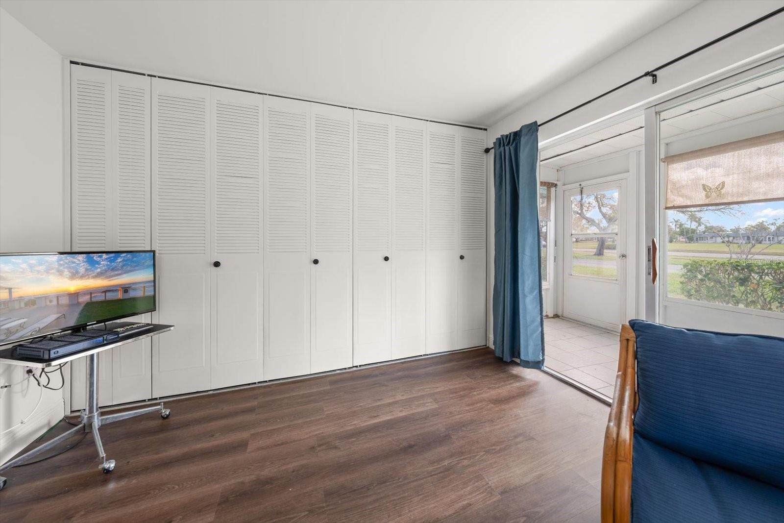 Image 19 of 40 For 205 Kings Boulevard 62