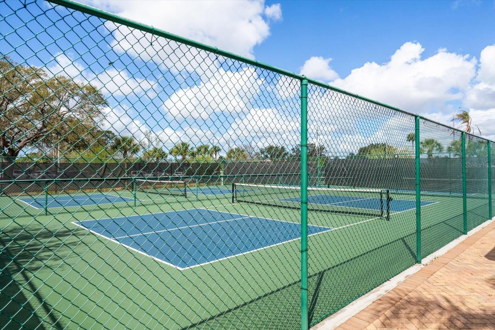 Image 39 of 40 For 205 Kings Boulevard 62