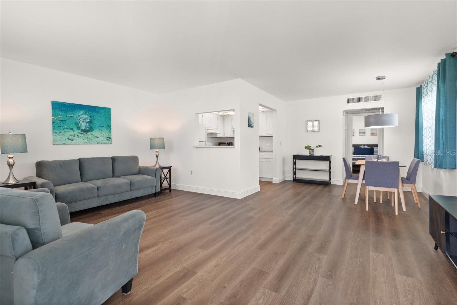 Image 5 of 40 For 205 Kings Boulevard 62