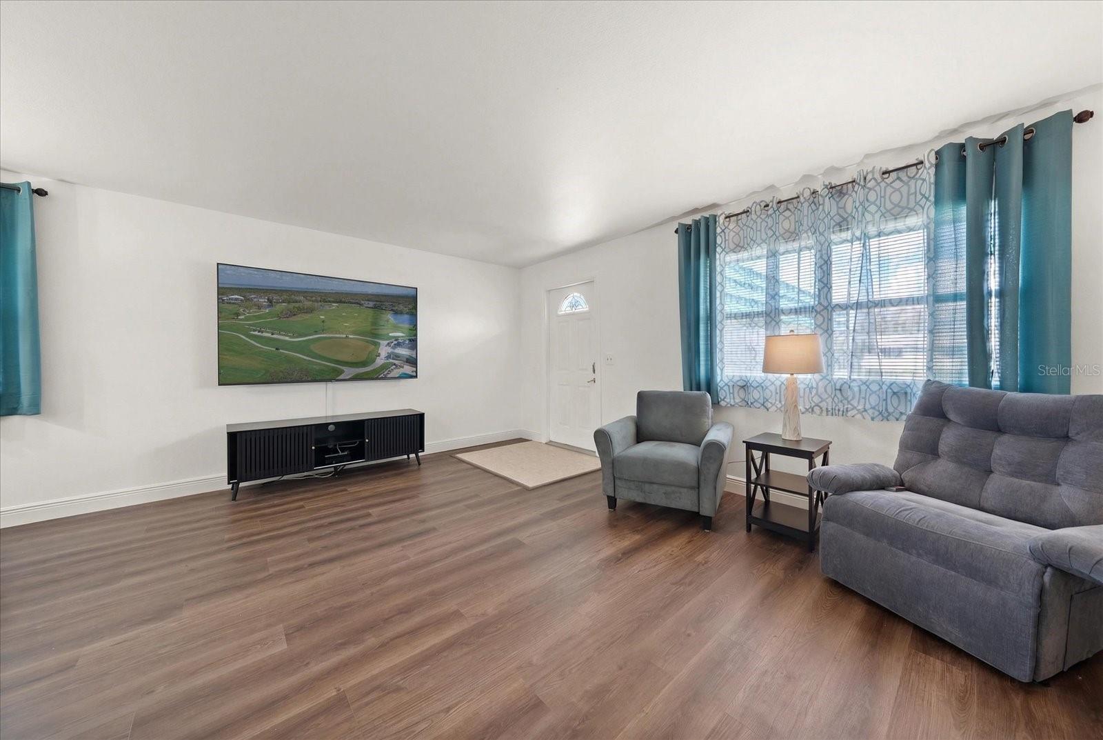 Image 7 of 40 For 205 Kings Boulevard 62