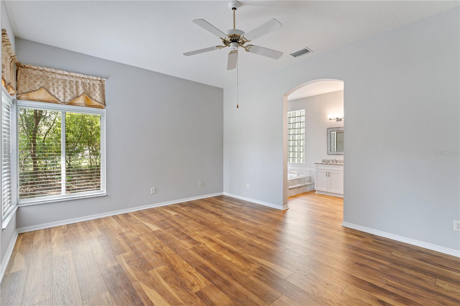 Image 27 of 98 For 17918 Holly Brook Drive