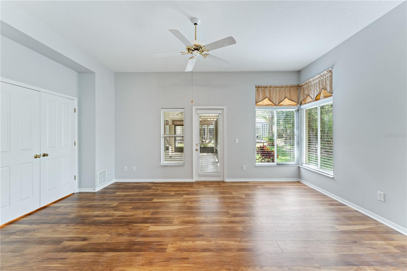 Image 4 of 98 For 17918 Holly Brook Drive