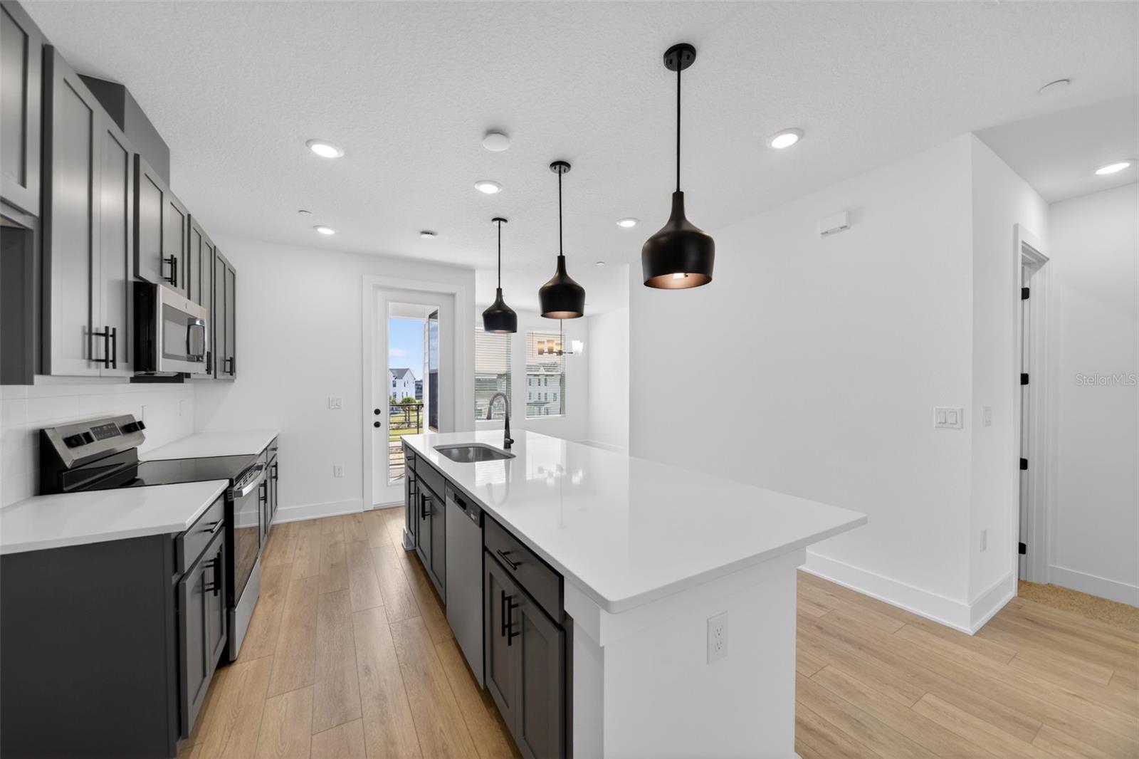 Image 12 of 31 For 15333 Hamlin Park Drive