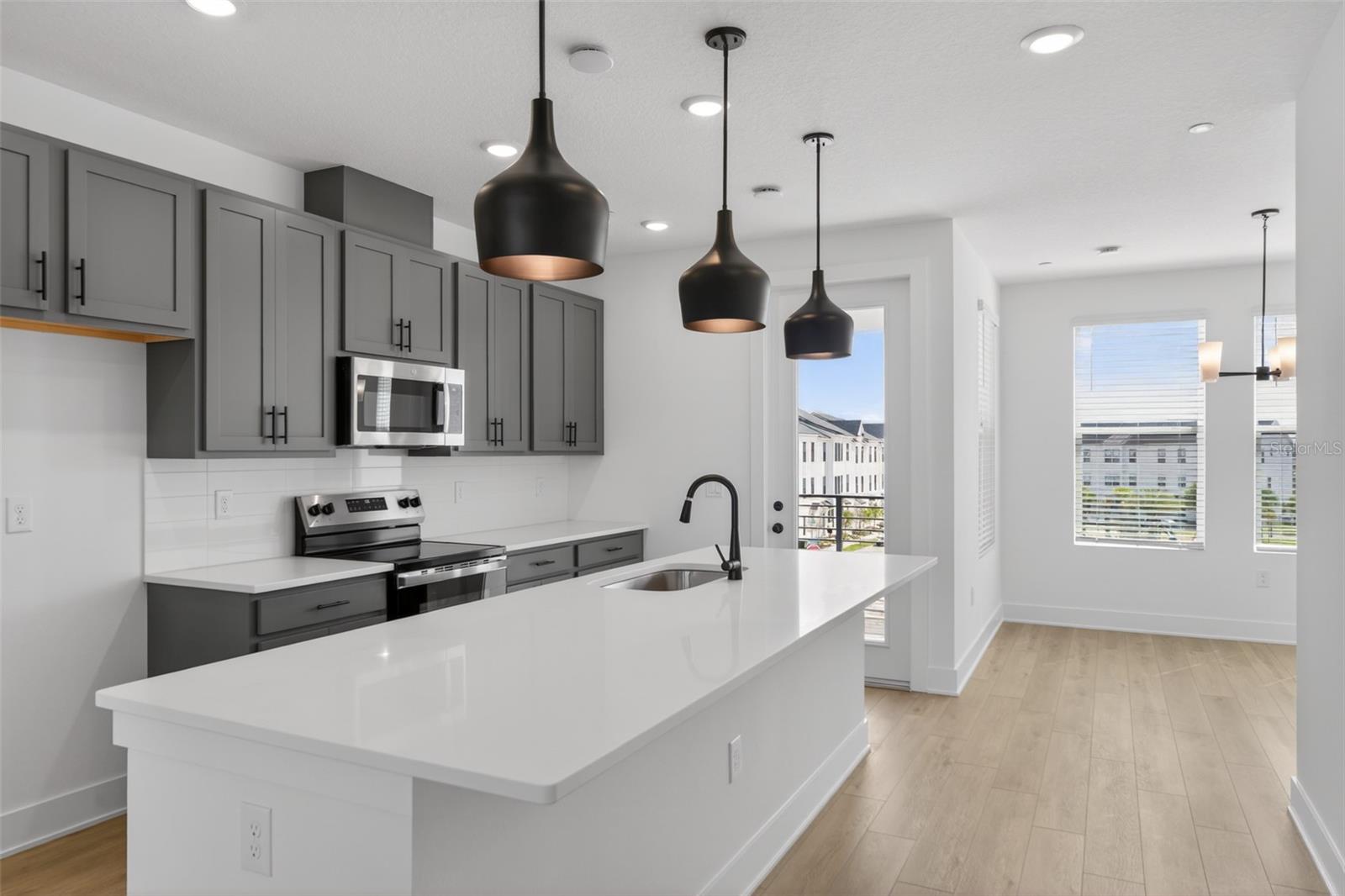 Image 13 of 31 For 15333 Hamlin Park Drive