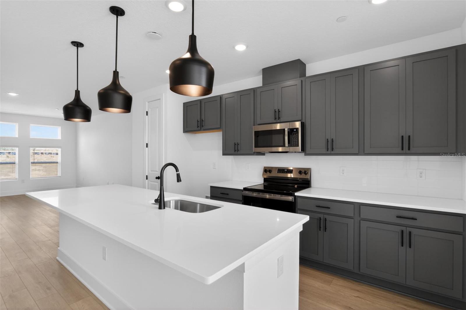 Image 15 of 31 For 15333 Hamlin Park Drive