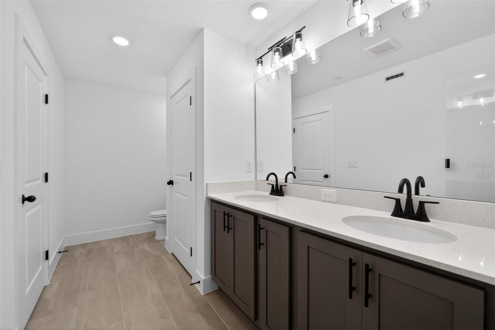 Image 25 of 31 For 15333 Hamlin Park Drive