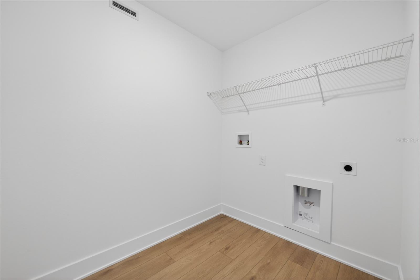 Image 27 of 31 For 15333 Hamlin Park Drive