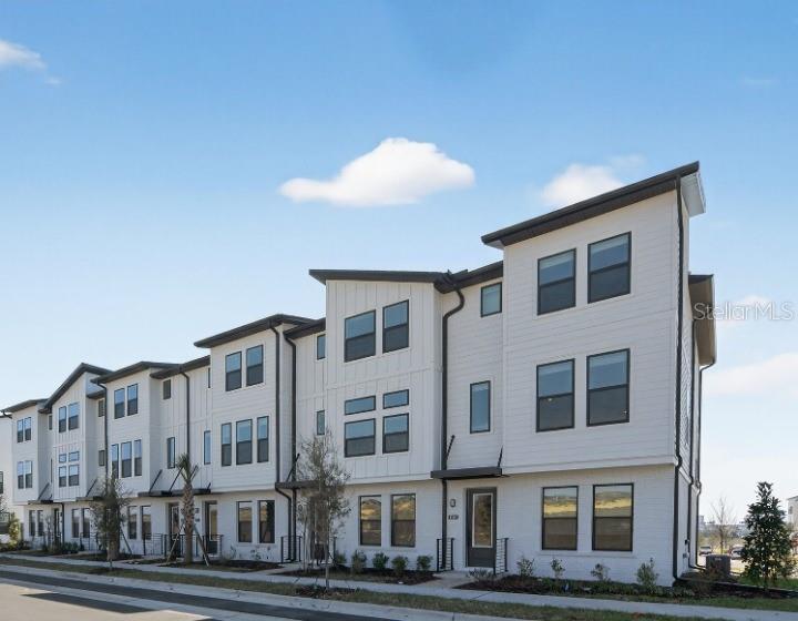 Image 3 of 31 For 15333 Hamlin Park Drive