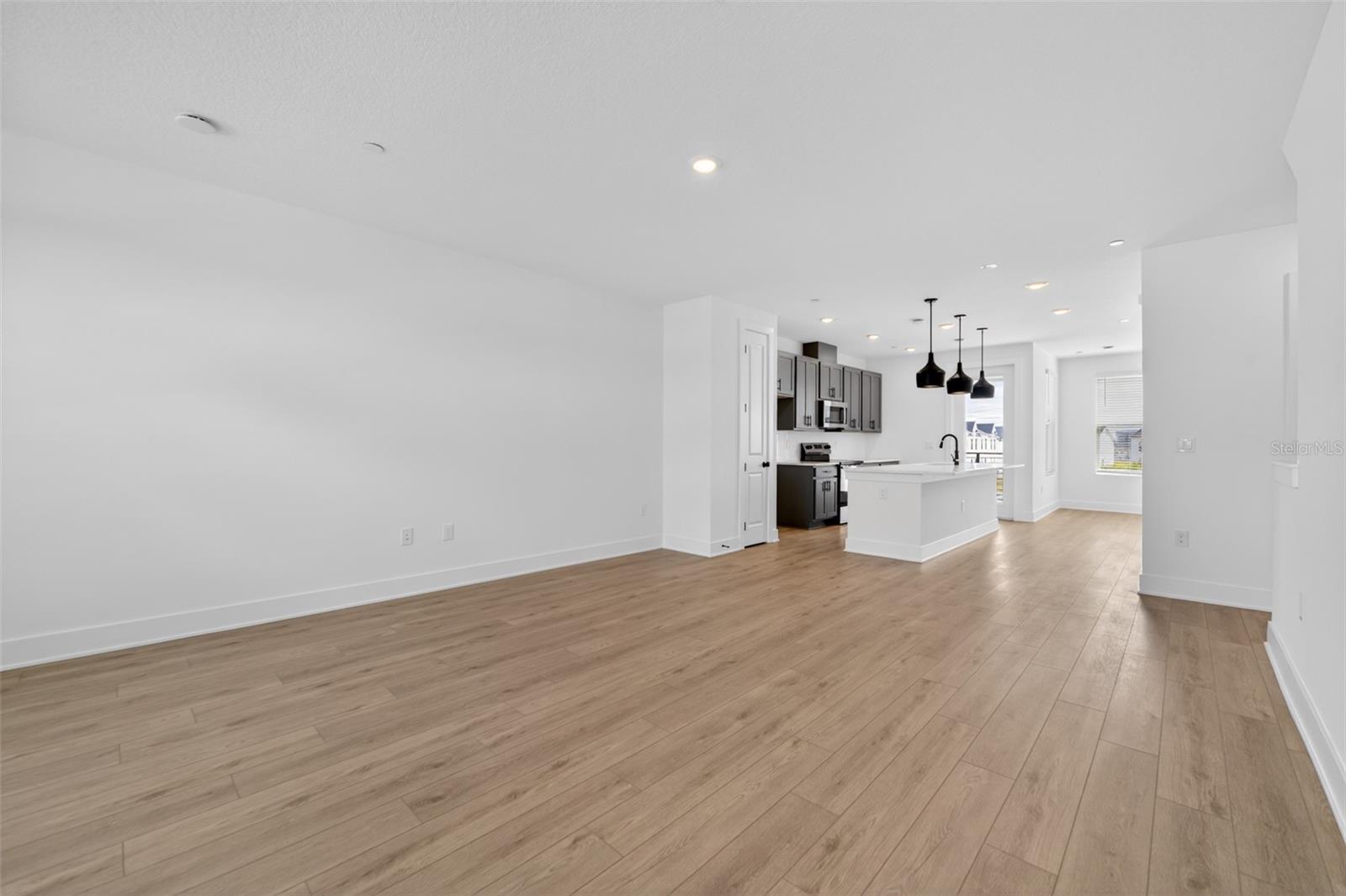 Image 9 of 31 For 15333 Hamlin Park Drive