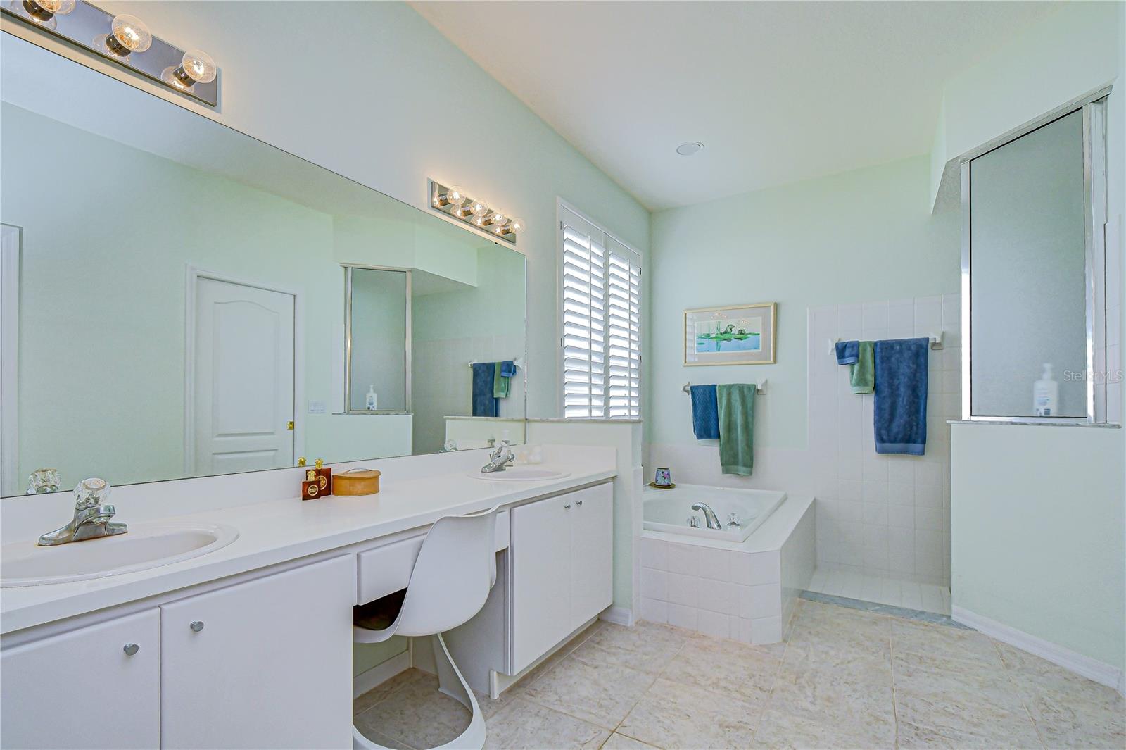 Image 18 of 38 For 2963 Hickory Grove Drive