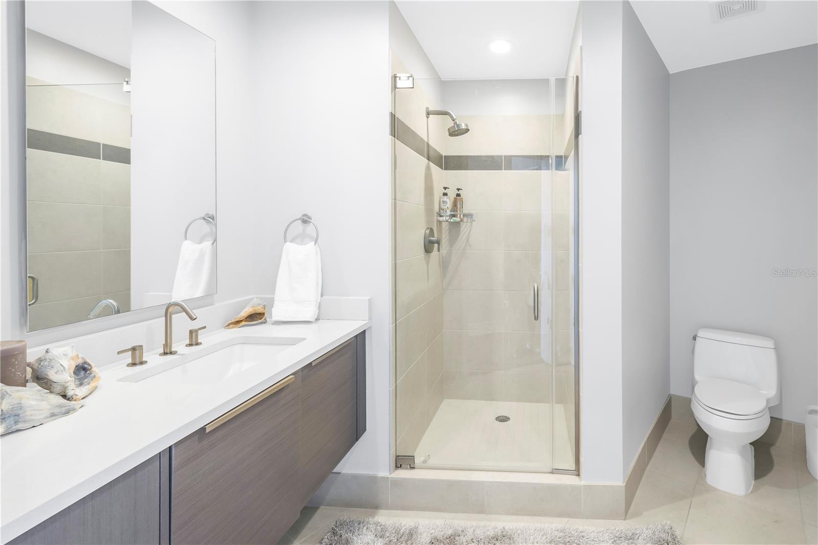 Image 21 of 42 For 175 1st Street S 1006