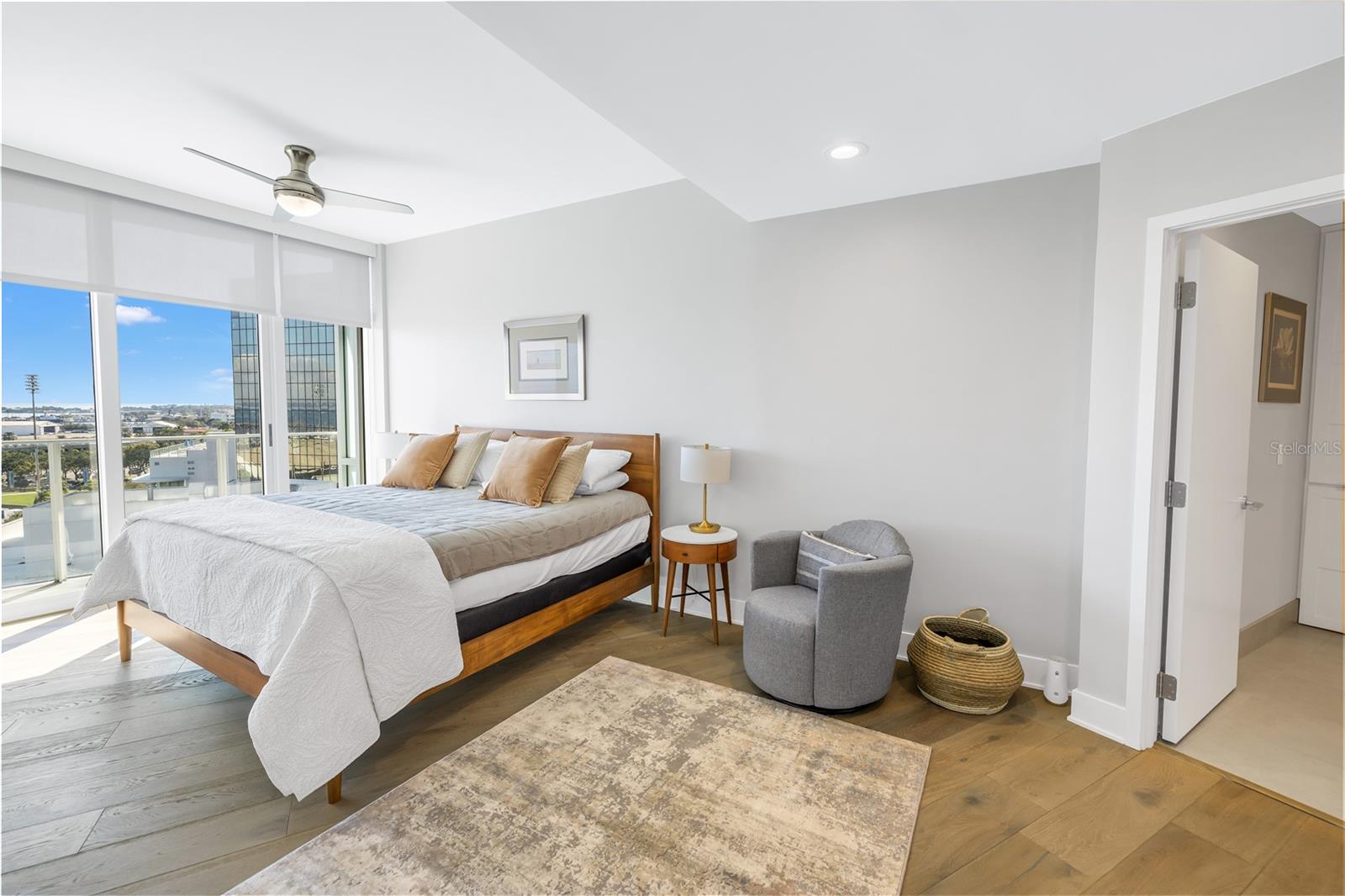 Image 23 of 42 For 175 1st Street S 1006