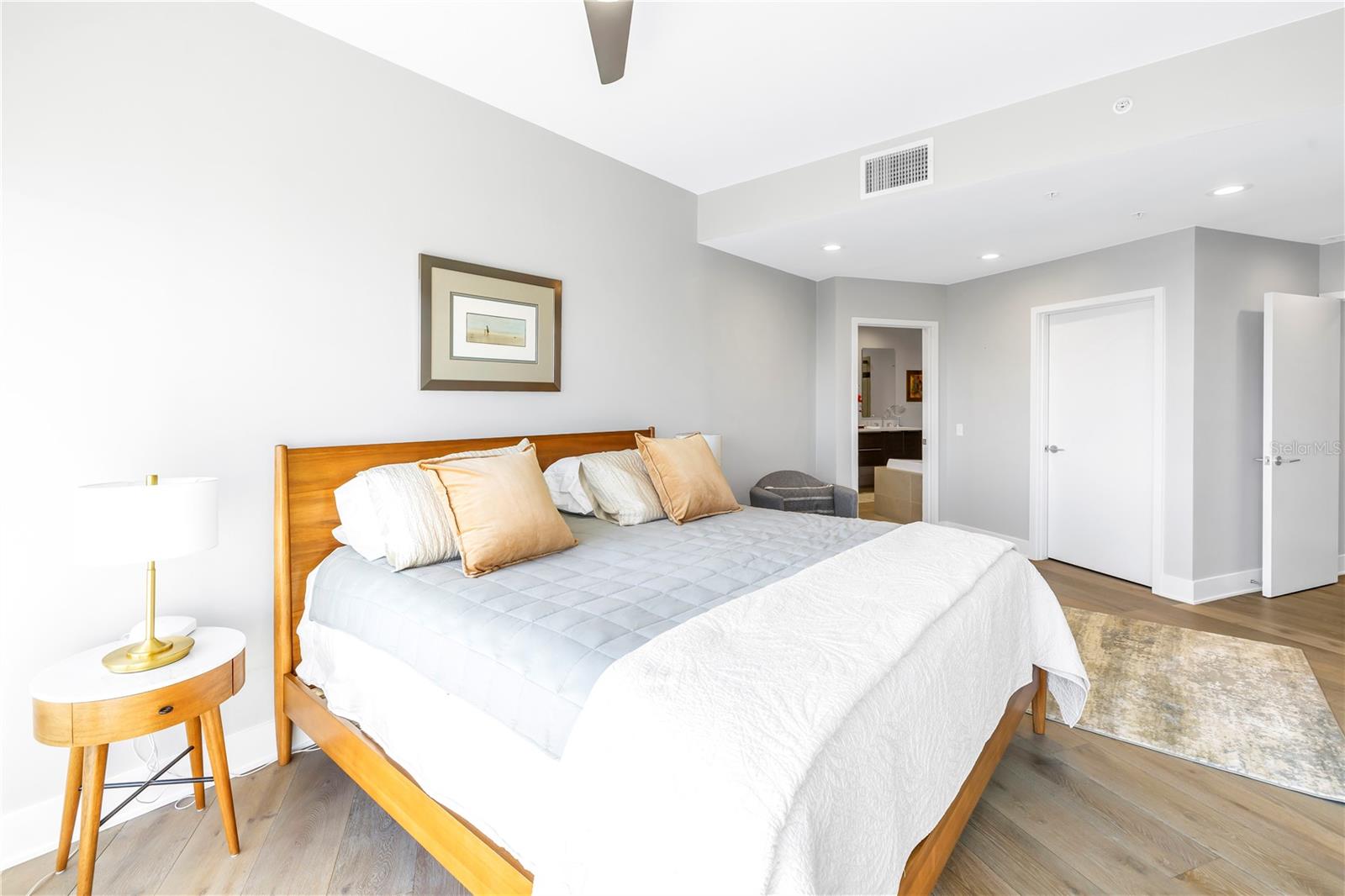 Image 24 of 42 For 175 1st Street S 1006