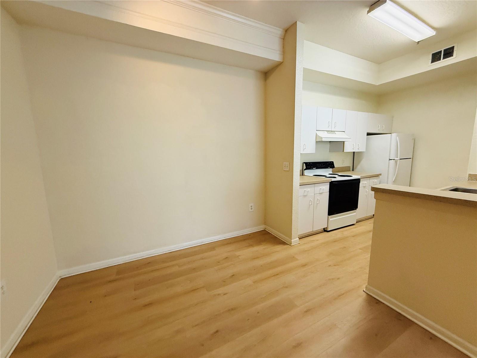 Image 9 of 23 For 17110 Carrington Park Drive 822