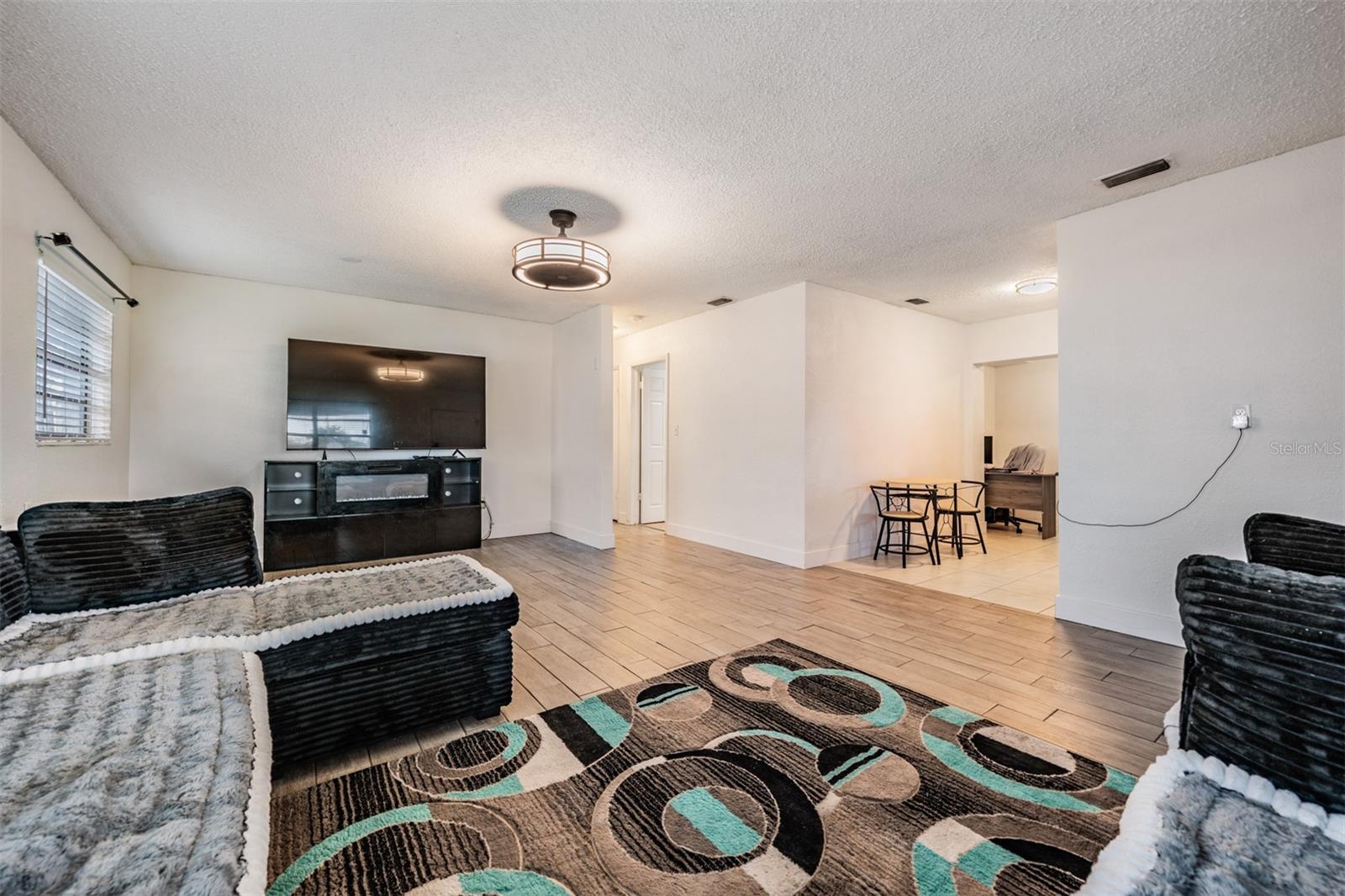 Image 4 of 33 For 5960 89th Avenue N