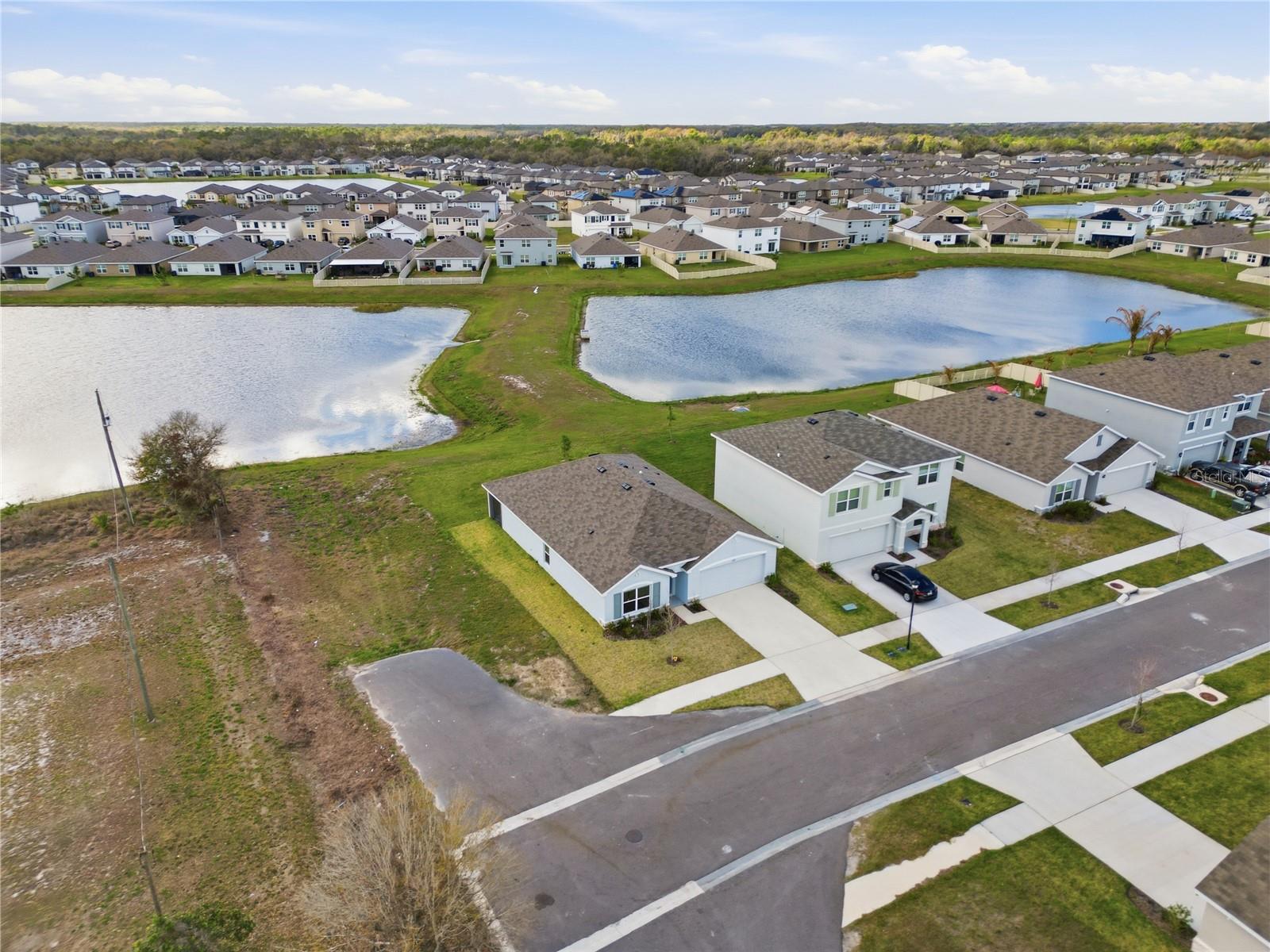 Image 33 of 40 For 3189 Living Coral Street