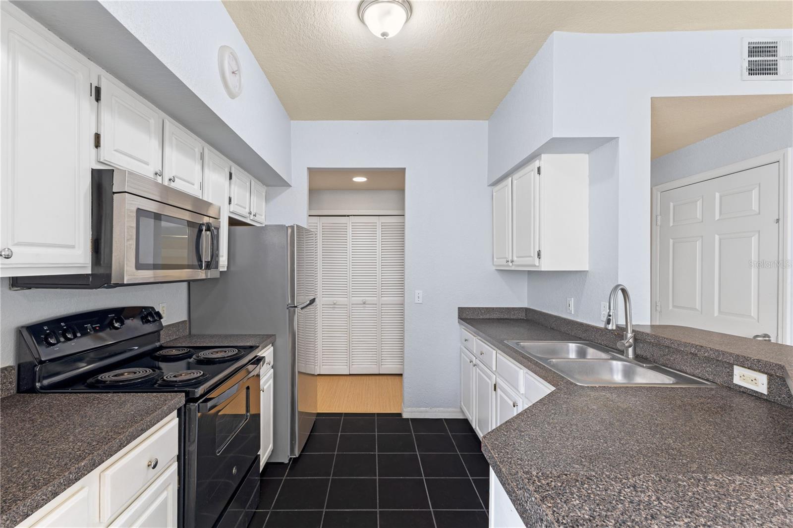 Image 12 of 26 For 6017 Westgate Drive 913