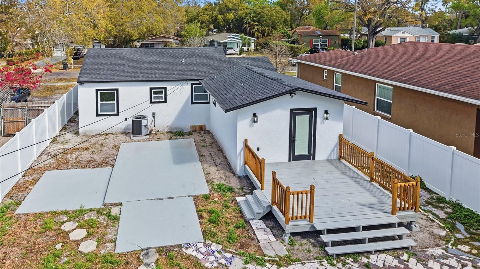 Listing photo id 28 for 3726 53 Avenue N