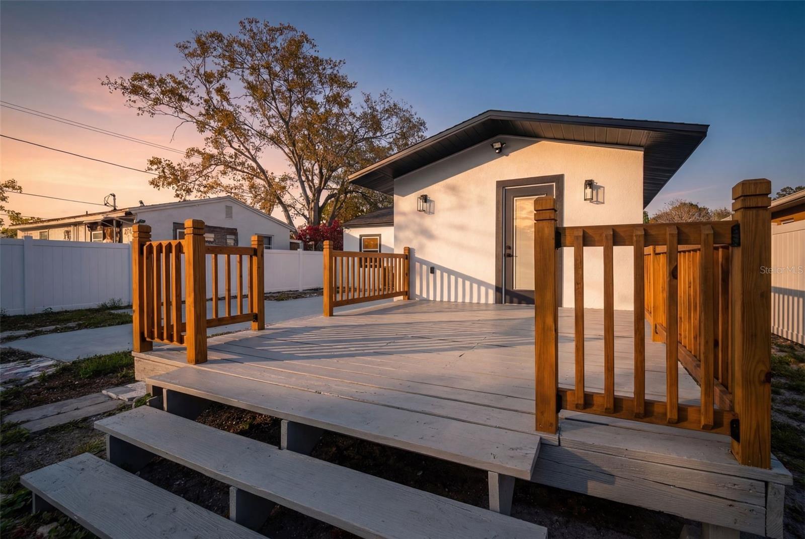 Listing photo id 36 for 3726 53 Avenue N