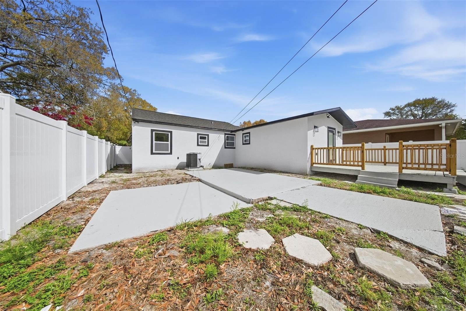 Listing photo id 40 for 3726 53 Avenue N