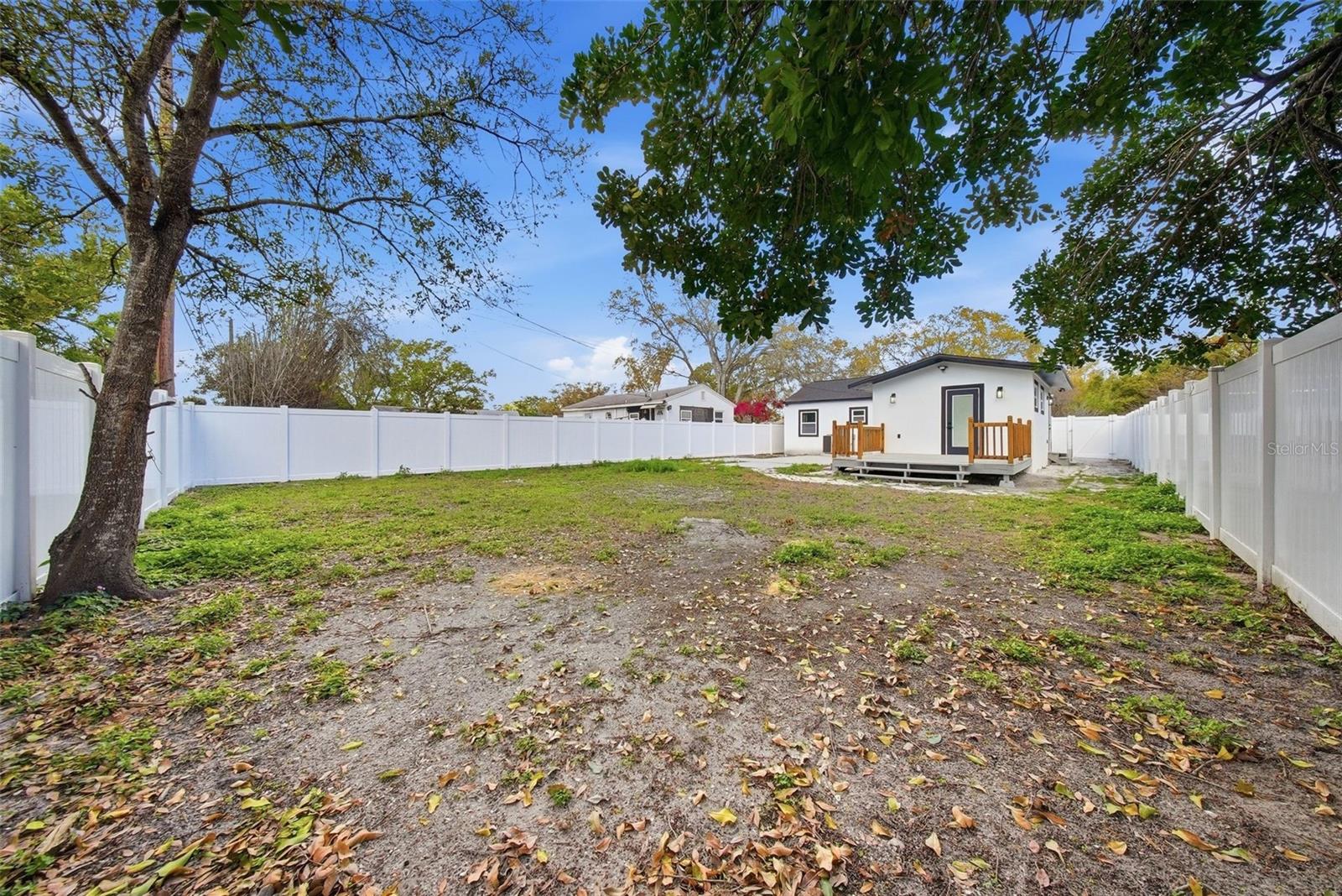 Listing photo id 42 for 3726 53 Avenue N