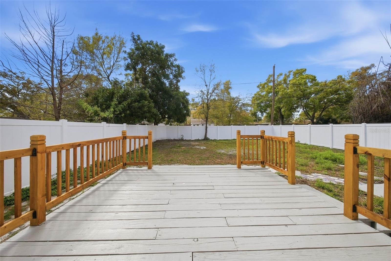 Listing photo id 44 for 3726 53 Avenue N