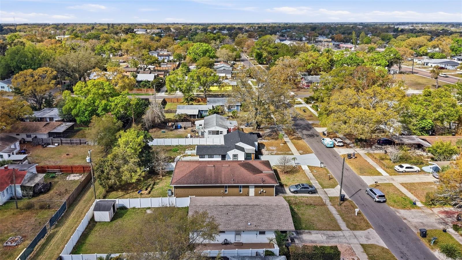 Listing photo id 49 for 3726 53 Avenue N