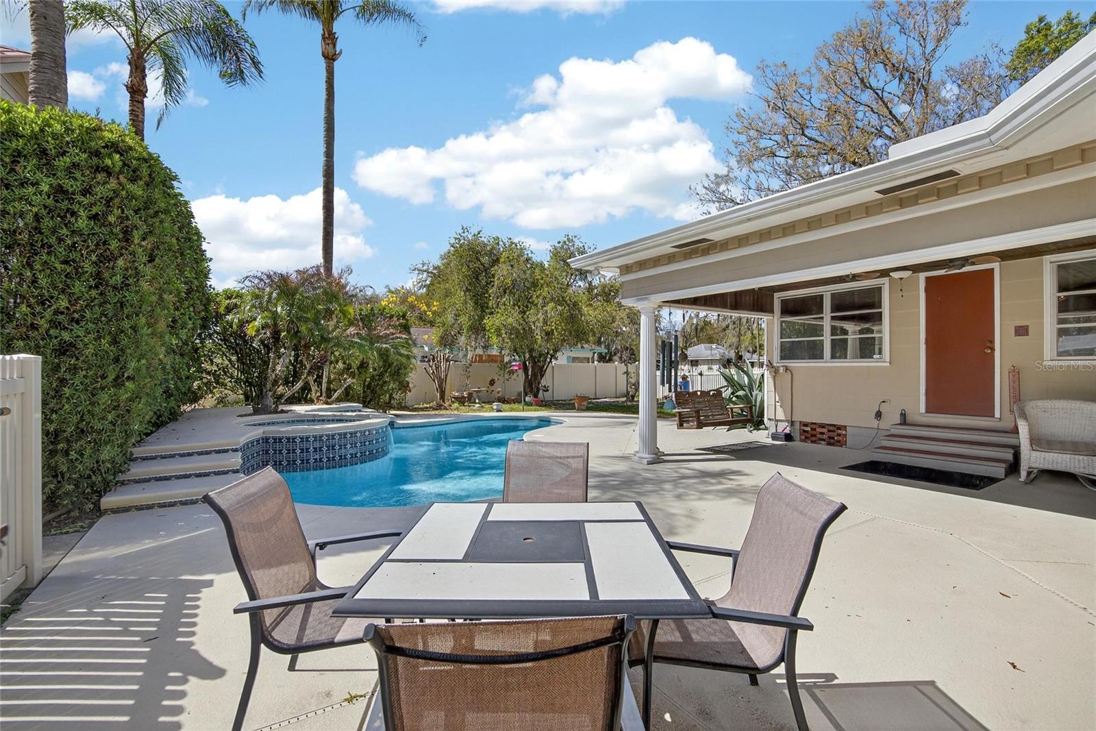 Image 17 of 89 For 607 Merrin Street