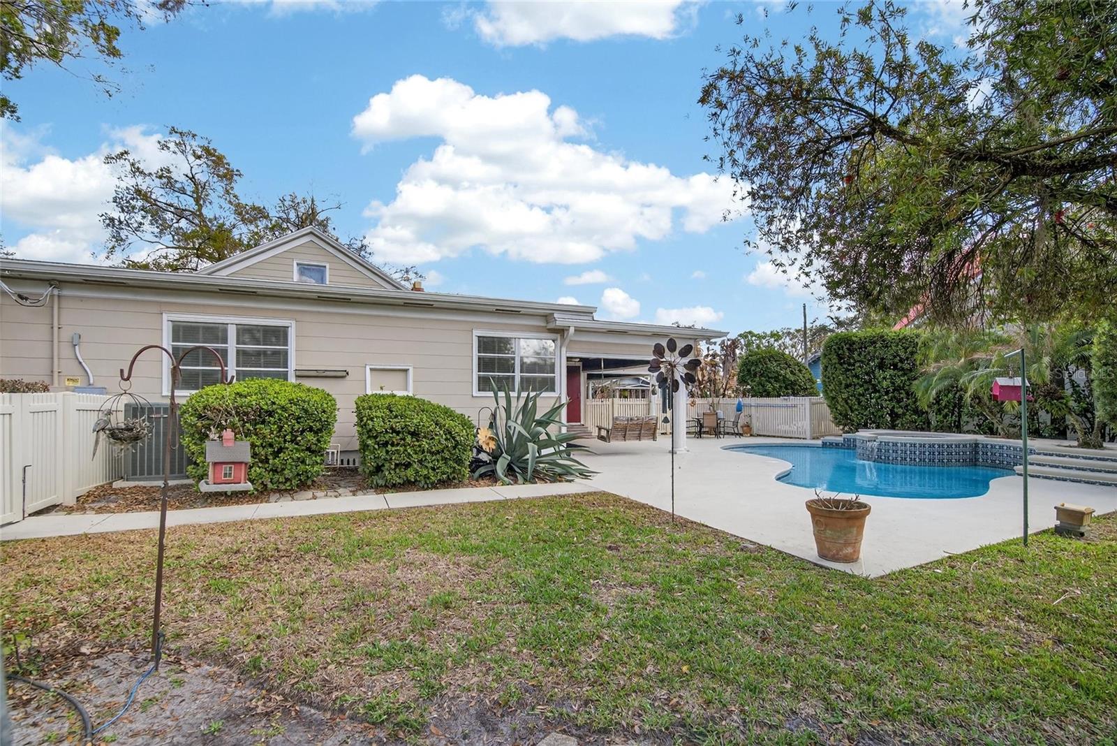 Image 26 of 89 For 607 Merrin Street