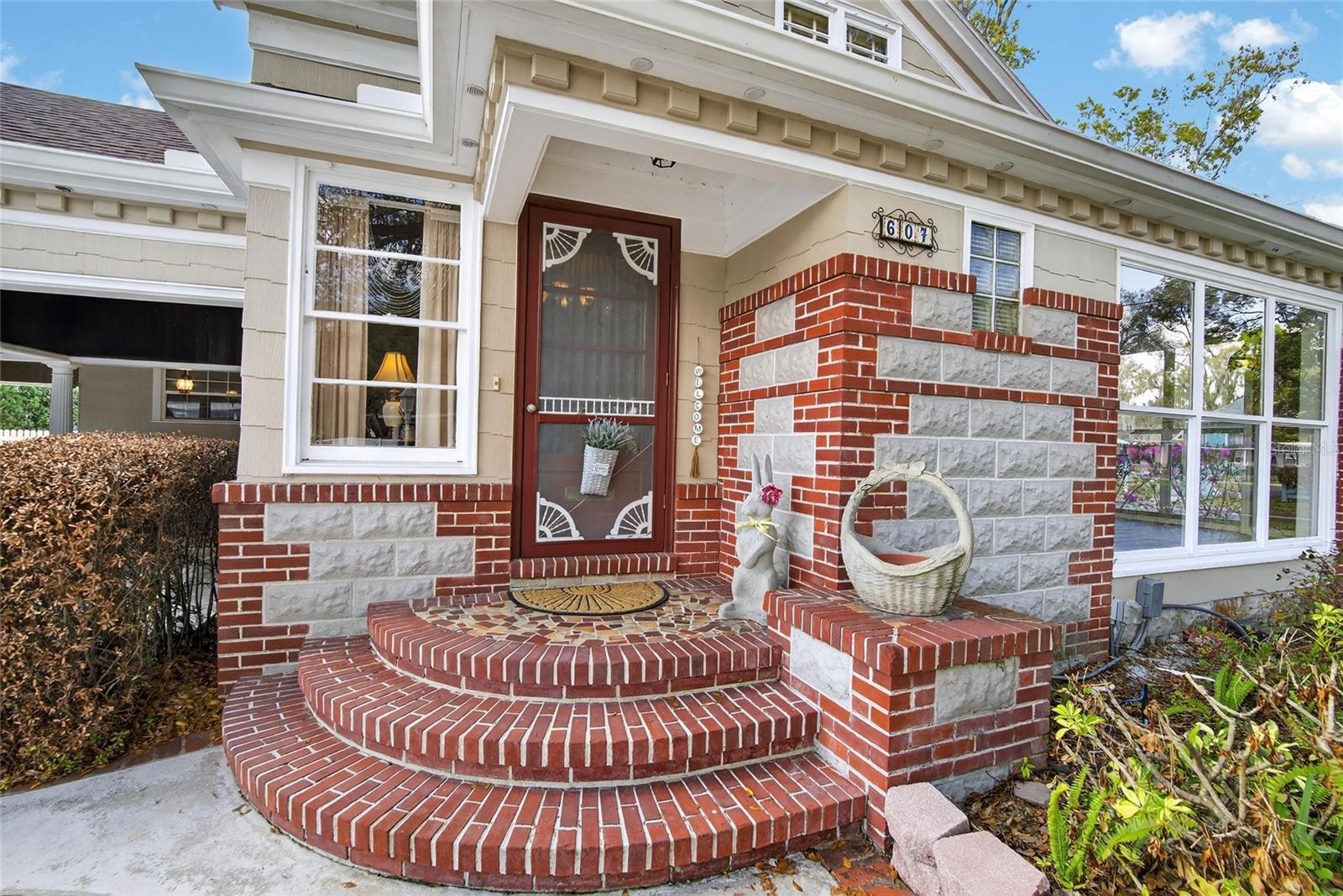 Image 4 of 89 For 607 Merrin Street