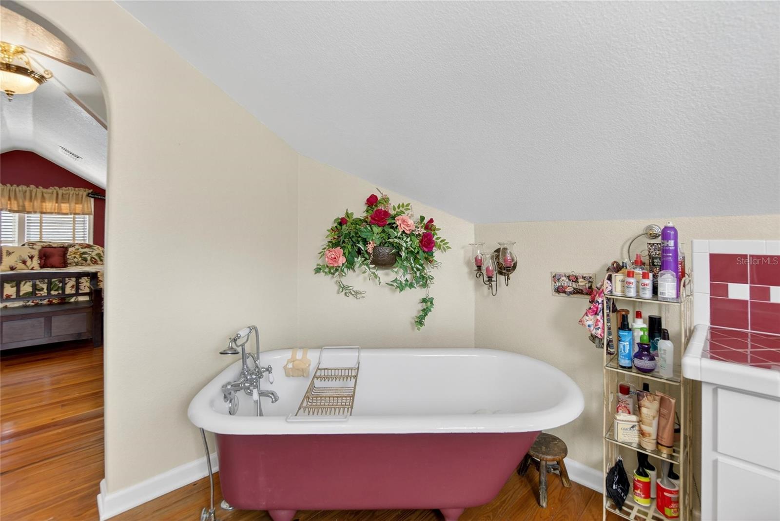 Image 42 of 89 For 607 Merrin Street