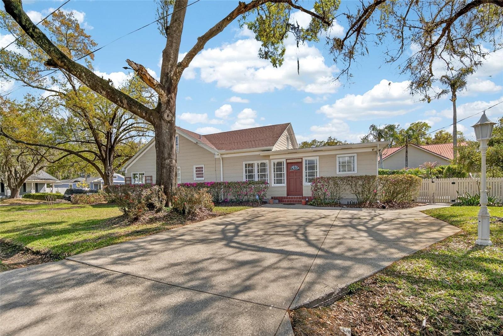 Image 7 of 89 For 607 Merrin Street