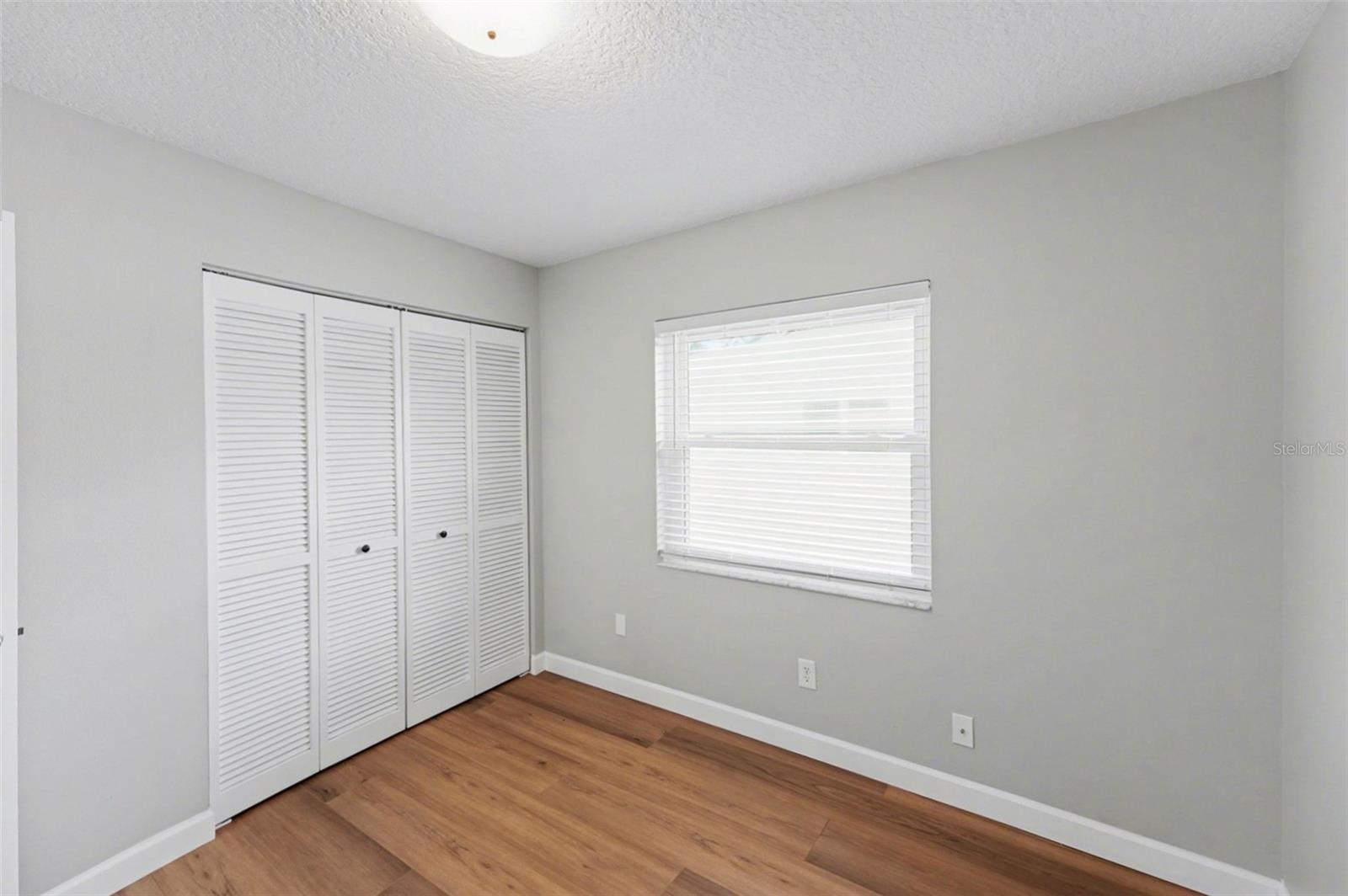 Listing photo id 12 for 9605 Edison Avenue