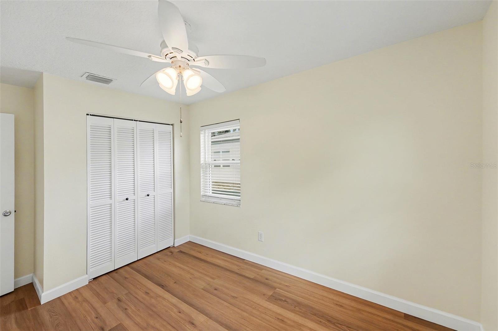 Listing photo id 14 for 9605 Edison Avenue