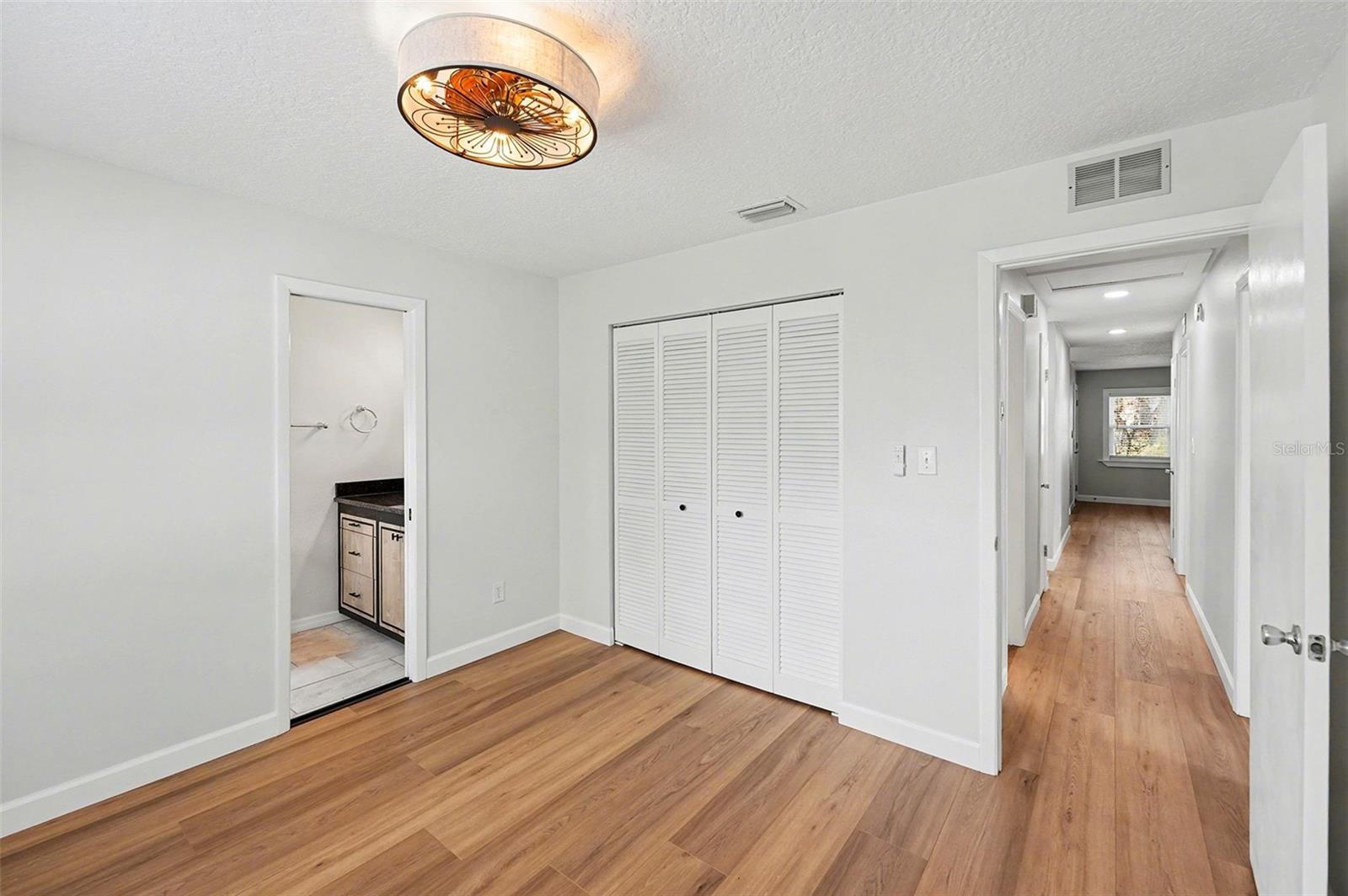 Listing photo id 17 for 9605 Edison Avenue