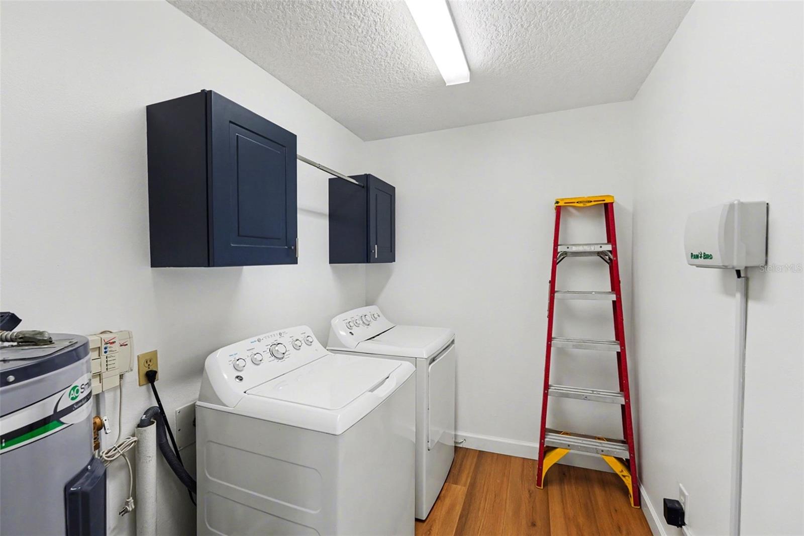 Listing photo id 20 for 9605 Edison Avenue