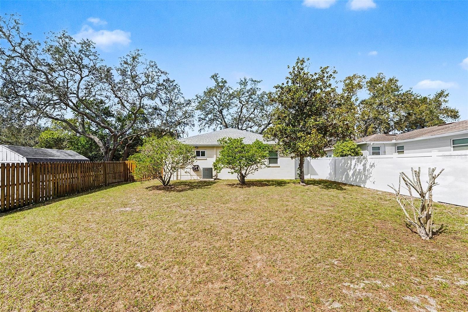 Listing photo id 21 for 9605 Edison Avenue