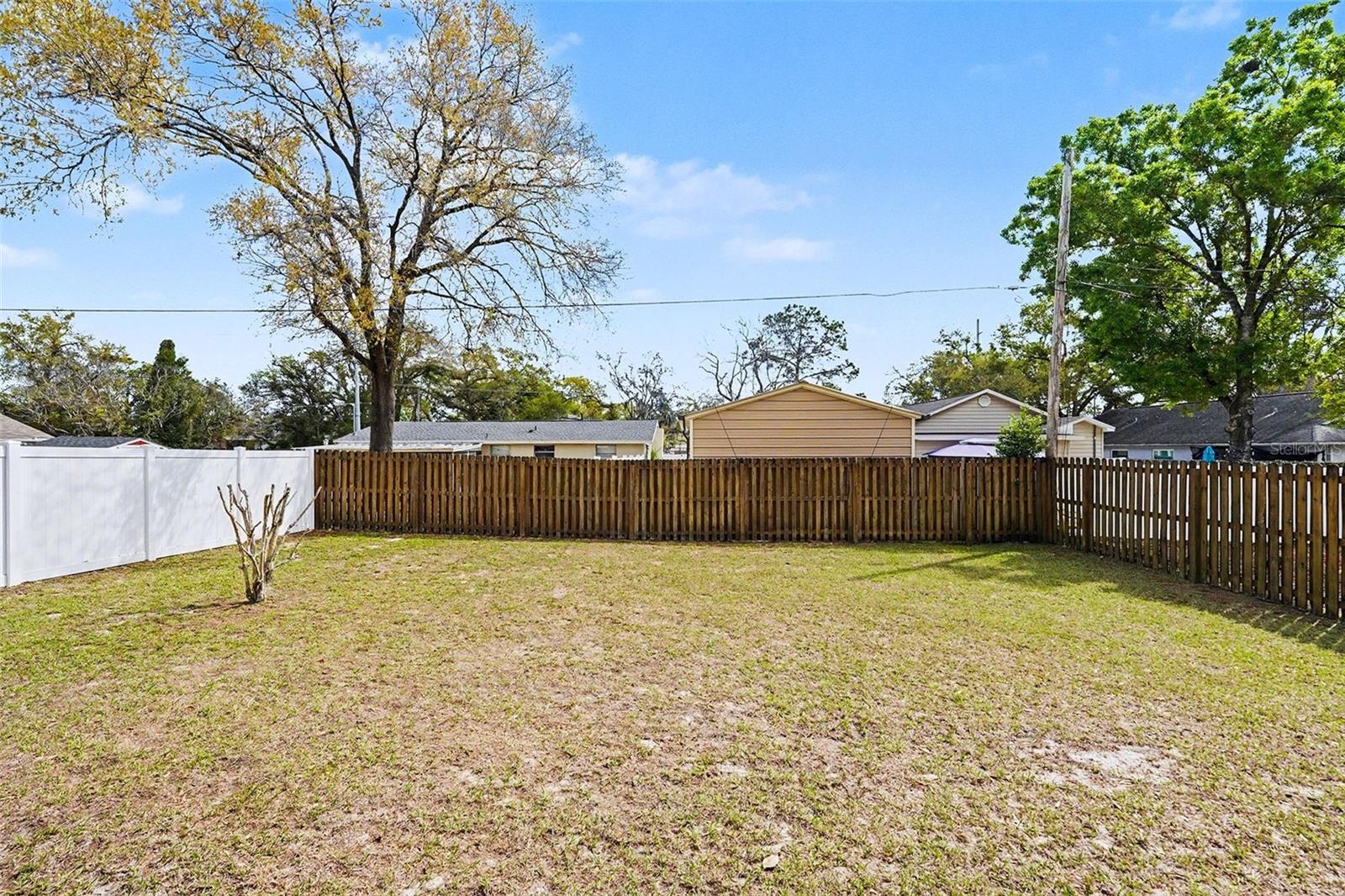 Listing photo id 23 for 9605 Edison Avenue